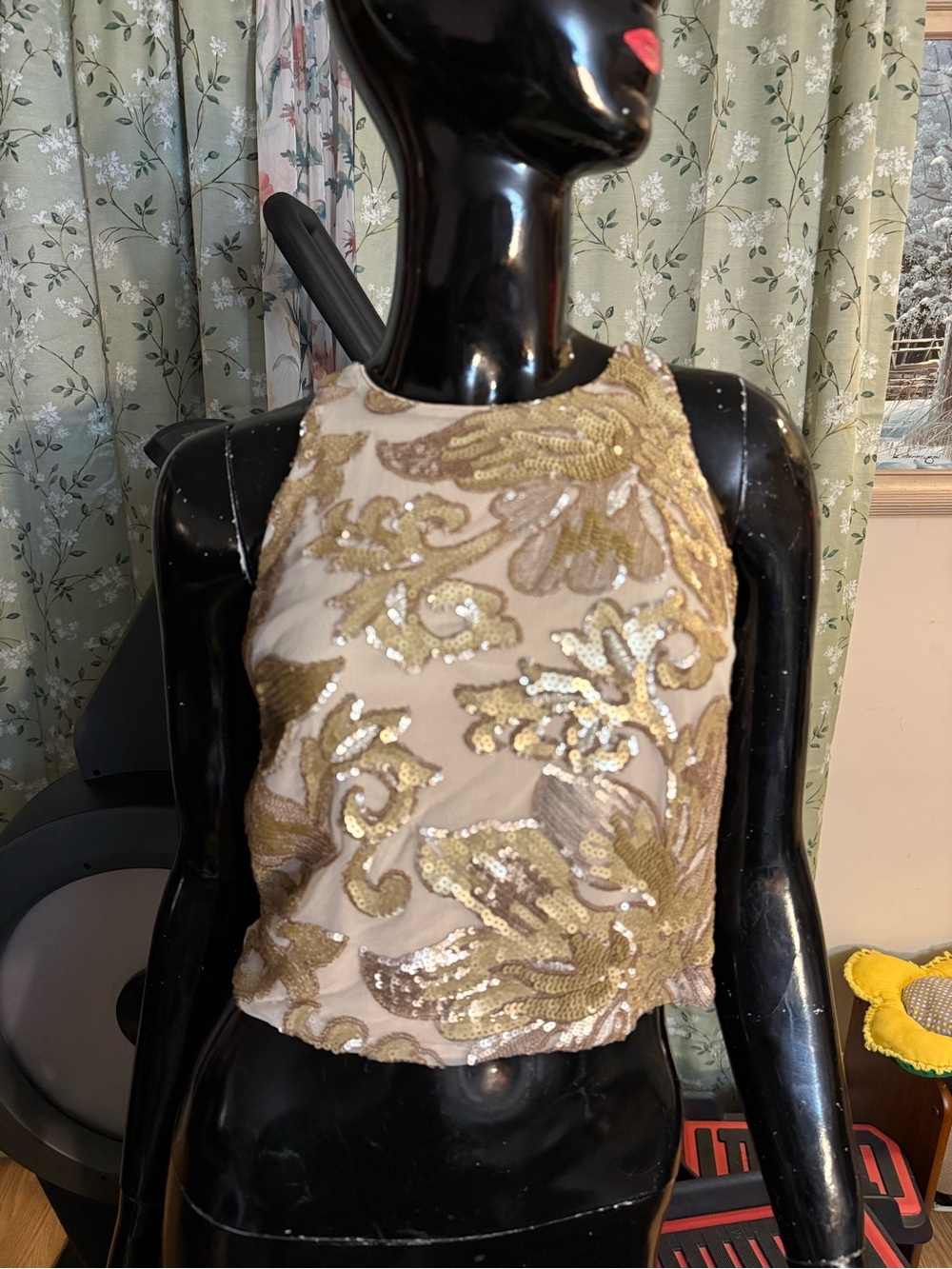 Jewel Badgley Mischka Gold Sequin Embellished Cream Halter Crop Top